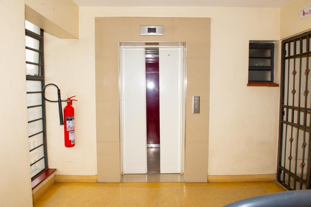 Mercy-Phillips Apartments Located At Eagle Tower Building Nairobi City Centre Екстер'єр фото